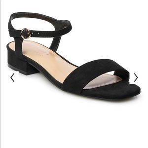 LC Lauren Conrad Obsidian flat sandal.